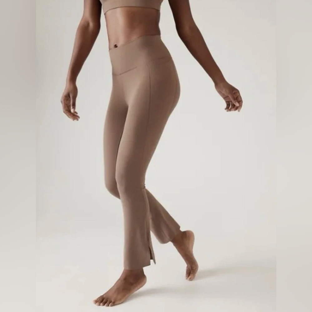 Athleta Transcend Stash Crop Straight Leg Rustic Beige